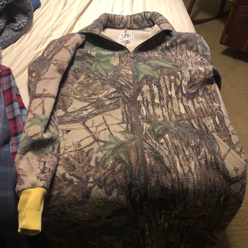 Rare, one of a kind,Cabelas jumper, camo, large.